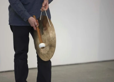 Participando en el taller de experimentación sonora con instrumentos musicales no convencionales, 2011