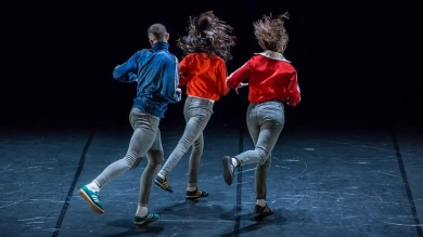 Cartel promocional de la pieza Sobrelajuventud © J. C. Arévalo