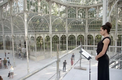 Performance de Maja Bajevic en el Palacio de Cristal
