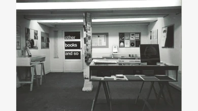 Vista de la exposición Guy Schraenen éditeur organizada en la librería de Ulises Carrión Other Books and So, 1977