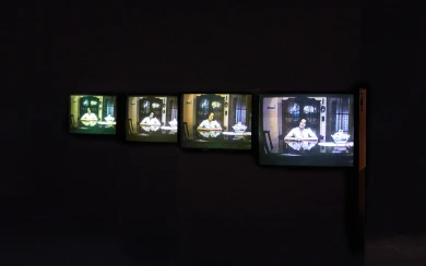 Chantal Akerman, Woman Sitting after Killing [Mujer sentada después de matar], 2001, instalación. Museo Reina Sofía 