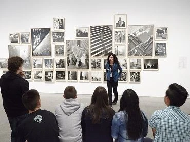 Un momento de la visita a la Colección