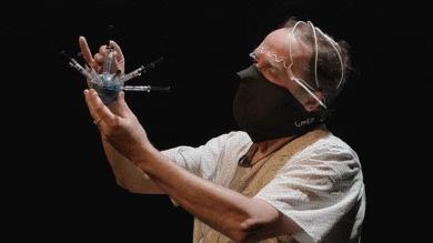 Miguel Benlloch. DERERUMNATURA. Quien canta su mal espanta, 2016. Acción realizada en el marco del programa “Hedonismo Crítico”, organizado por El Palomar. Barcelona, marzo de 2016. Cortesía Archivo Miguel Benlloch