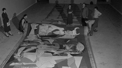 Guernica en el Musée des Arts Décoratifs, 1955 © Manuel Litran/Paris Match via Getty Images