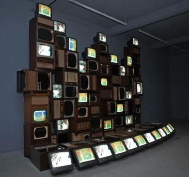 Vista de una sala de la muestra Primera generación. Arte e imagen en movimiento (1963-1986)