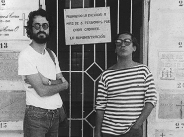 Luis Ospina y Carlos Mayolo en una fotografía de comienzos de 1970, incluida en Luis Ospina. Todo comenzó por el fin. Película, 2015