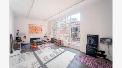 Vista de la instalación The Bones of the World [Los huesos del mundo], 2019, ExRotaprint, Berlín-Wedding. Cortesía de Mathias Völzke y la 11ª Bienal de Arte Contemporáneo de Berlín