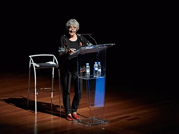 Lucy Lippard, durante la conferencia en el Museo Reina Sofía, 2018