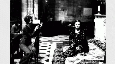 Carole Roussopoulos grabando a Barbara durante el rodaje de Les prostituées de Lyon parlent [Las prostitutas de Lyon hablan], 1975. Cortesía de Alexandra y Géronimo Roussopoulos