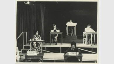 Puesta en escena de Operativo: “Pacem in Terris”, 1972. Adaptación de Palabras ajenas de León Ferrari, dirigida por Pedro Asquini en el Teatro Larrañaga. Archivo de Adriana Banti, Buenos Aires