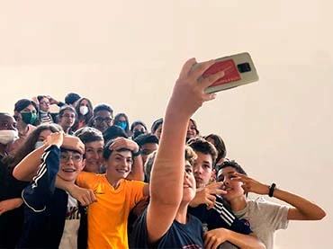 Ejercicio en grupo durante la creación de Selfi, 2022