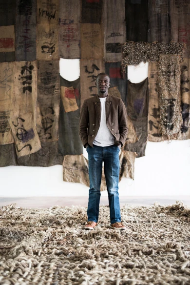 Ibrahim Mahama, retrato, 2015. Fotografía: BLOOM. Cortesía del artista y APALAZZOGALLERY