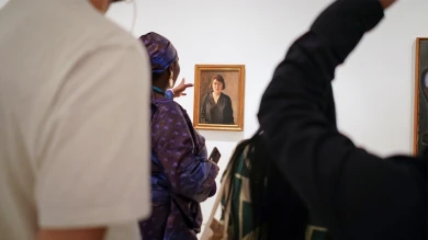 Visita situada a la Colección a cargo de la mediadora Koumba en el marco del Picnic del barrio, Museo Reina Sofía, 10 de junio de 2023. Fotografía: Paula Lorenzino