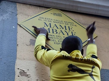 Homenaje a Mame Mbaye organizado por el Sindicato de Manteros, 2019. Fotografía: Byron Maher