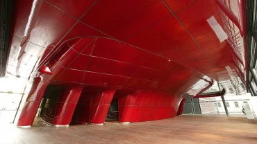 Vestíbulo de los auditorios del Edificio Nouvel en el Museo Reina Sofía