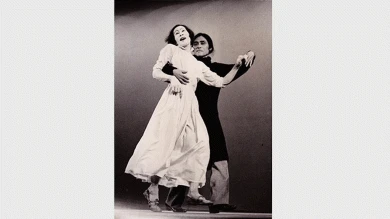 Kazuo Ohno y Tatsumi Hijikata en el estreno de La Argentina Sho, Daiichi Seimei Hall, Tokio, 1 de noviembre de 1977 © Naoya Ikegami