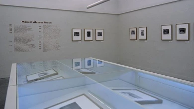 Vista de sala de la exposición. Caja de visiones: Fotografías de Manuel Álvarez Bravo, 1996