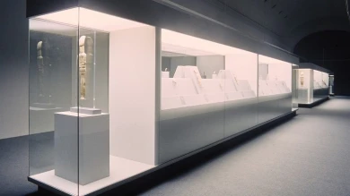 Vista de sala de la exposición. Esculturas de las Islas Cícladas. Colección de N.P. Goulandris en el MNCARS, 1999