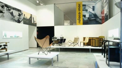 Vista de sala de la exposición. Diseño industrial en España, 1998