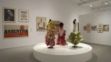 Vista de sala de la exposición. La noche española. Flamenco, vanguardia y cultura popular 1865-1936, 2007