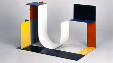 Katarzyna Kobro. Kompozycja przestrzenna (4) [Composición espacial (4)], 1929. Óleo y metal 40 x 64 x 40 cm. Muzeum Sztuki, Łódź