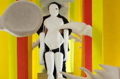 Naufus Ramírez-Figueroa, La ilusión de la materia, 2015. Vídeo HD, color, sonido, 4' 48''. Como parte de BMW Tate Live: Performance Room, Tate Modern. © Naufus Ramírez-Figueroa / Fotografía ©Tate (Brotherton Lock) 2018