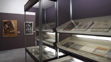 Vista de sala de la exposición. Revistas y guerra. 1936-1939, 2006