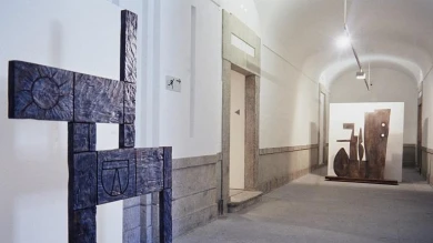 Vista de sala de la exposición. La Escuela del Sur. El taller Torres-García y su legado, 1991
