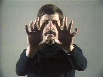 AD04483 davis_video2