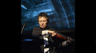 Laurie Anderson durante su performance en el Museo Reina Sofía, noviembre 2018. Foto Lisbeth Salas