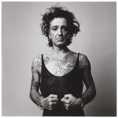 Alberto García Alix. Autorretrato. Mi lado femenino, 2001/copia de 2008. Gelatinobromuro de plata sobre papel, Imagen: 110 x 110 cm.