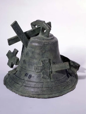 Antoni Tàpies. Campana, 1989-1993. Sculpture. Museo Nacional Centro de Arte Reina Sofía Collection, Madrid